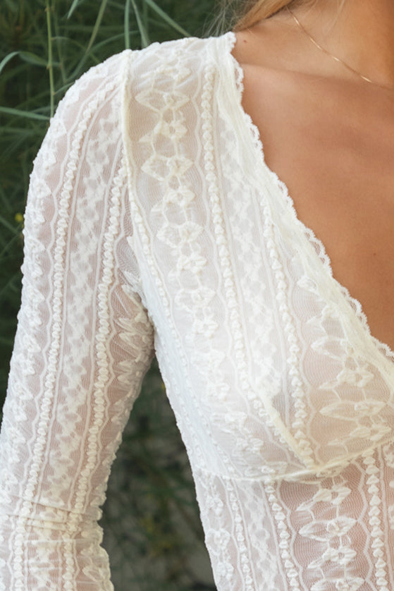 ARLETTE Scalloped V-Neck Long Sleeves Sheer Lace Top